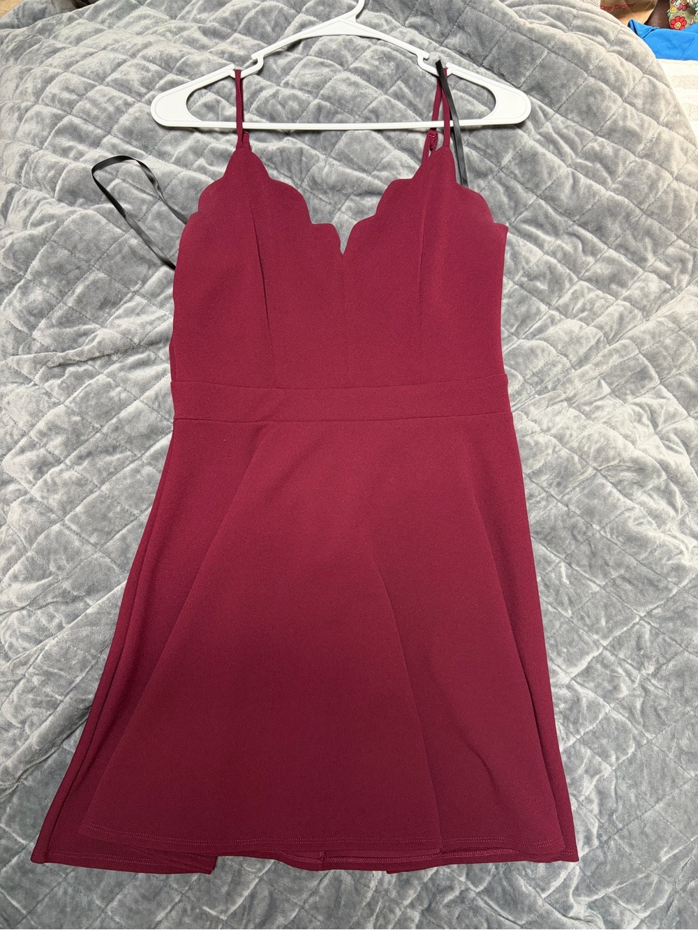 Women’s Scallop V-Neck Skater Dress in Burgundy